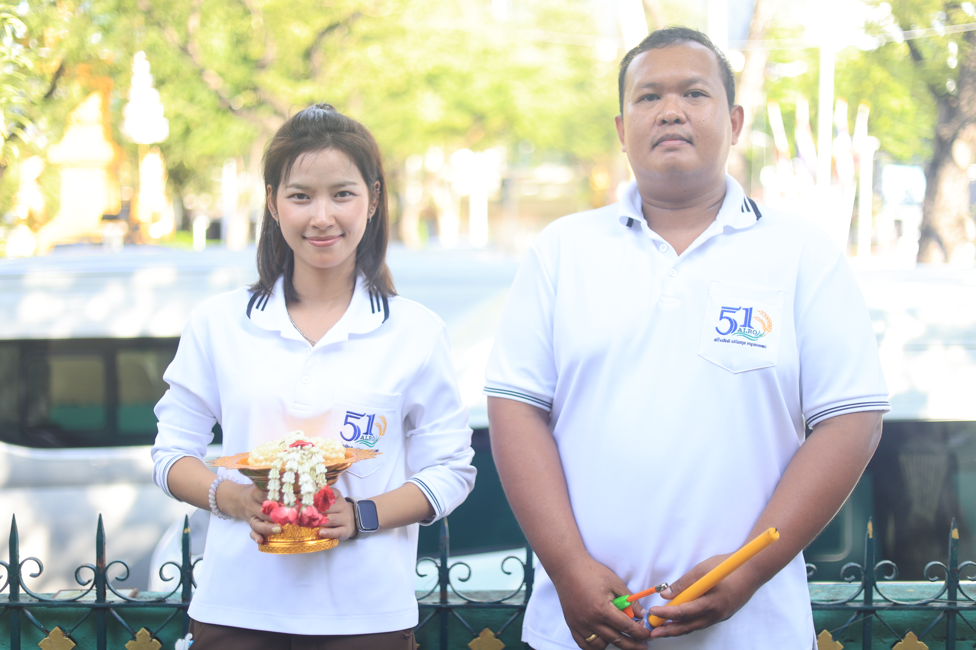 title - เลขาธิการ ส.ป.ก. และผู้เกษียณอายุราชการ สักการะสิ่งศักดิ์สิทธิ์ประจำ กระทรวงเกษตรและสหกรณ์ และ สำนักงานการปฏิรูปที่ดินเพื่อเกษตรกรรม เนื่องในโอกาสเกษียณอายุราชการ